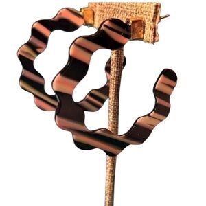 Wavy Striped Acrylic Pink,Black & Brown Hoop Earrings NEW
BUY 2 GET 1 FREE!!